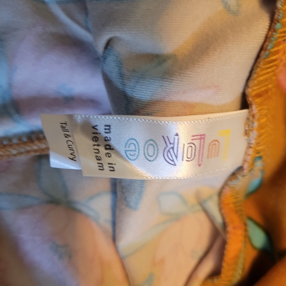 EUC Leggings Pink Water Lilies on Burnt Orange Background - Picture 3 of 3